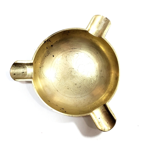 Vintage Etched Floral Pattern Brass 3 Cigarette Ashtray Or Trinket Dish Small - Picture 2 of 8